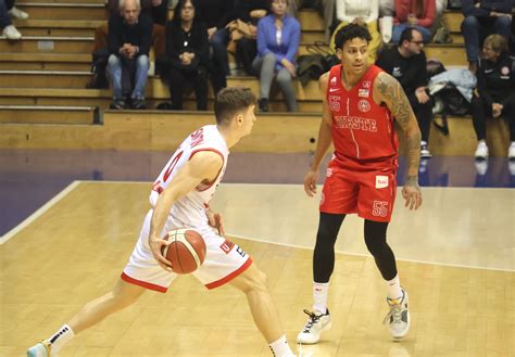 La Pallacanestro Trieste Torna Alla Vittoria Battuta La Cenerentola Chiusi