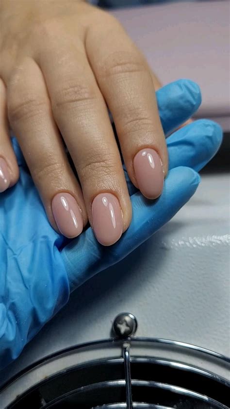 маникюр до/после,полупрозрачные оттенки,овальные ногти,нюдовые ногти