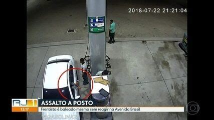 Imagens mostram frentista baleado à queima roupa em assalto na Zona