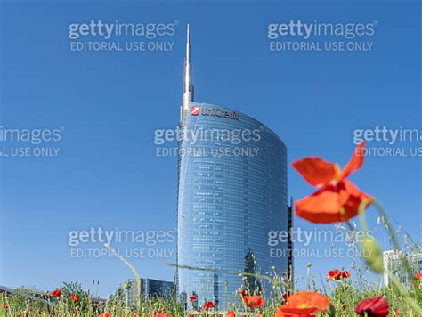 Milano Italy The Iconic Unicredit Tower At Gae Aulenti Square