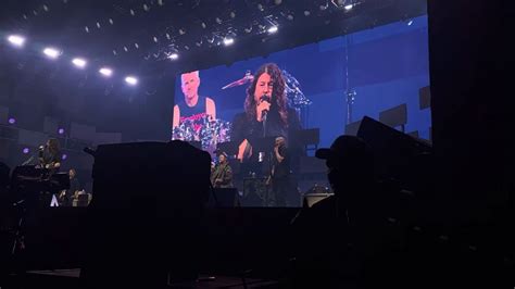 Foo Fighters Dá Início A Turnê Com Josh Freese Na Bateria Vídeos E