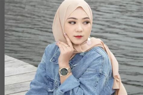 profil instagram wikipedia  biodata fauzana topikindo