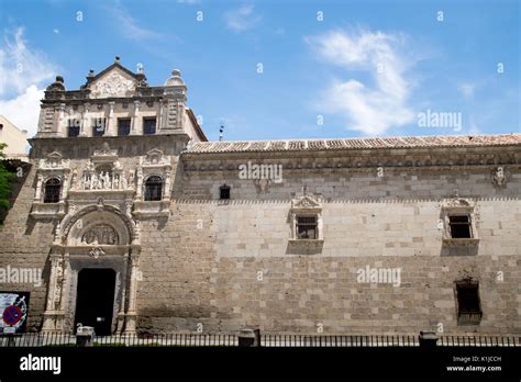 El Museo De Santa Cruz Fue Construido Como Un Hospital En El Siglo Xvi