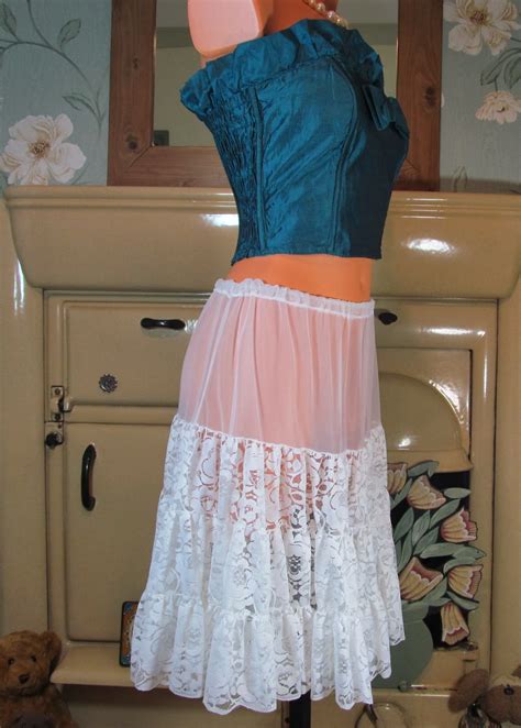 VINTAGE WHITE CHIFFON SISSY 3 TIRE RA RA HALF SLIP PETTICOAT SKIRT M L