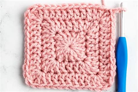 How To Crochet A Solid Granny Square With No Gaps Sarah Maker