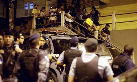 Baile No Morro Do Turano Termina Tr S Policiais Feridos E