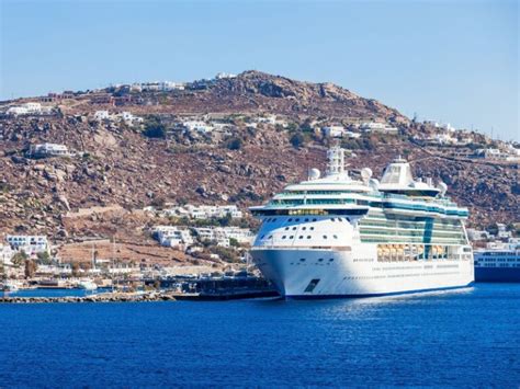 Best Luxury Cruise Lines: Top 4 Picks for a Lavish Getaway