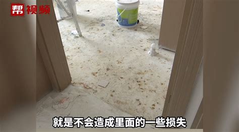 家在装修遇暴雨，地板全被泡、木柜开裂，物业：因为业主改造阳台 装修 阳台 地板 新浪新闻