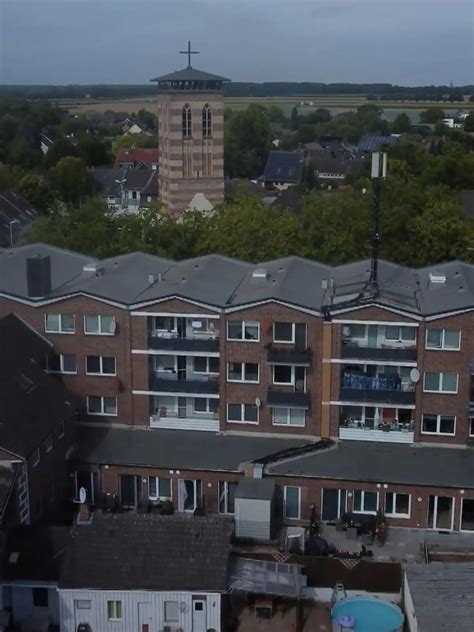 M Nner An Einem Tag Erotik Model Lily Phillips Kriegt Hilfe Bei Sex Marathon