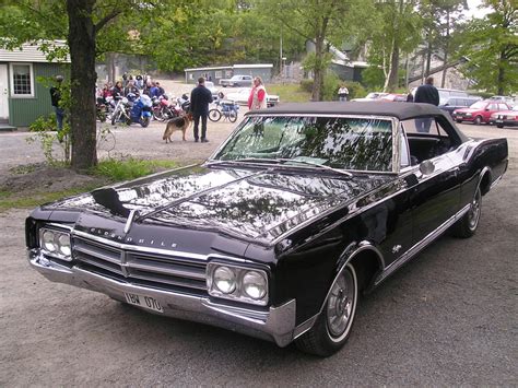 1965 Oldsmobile Starfire - Information and photos - MOMENTcar