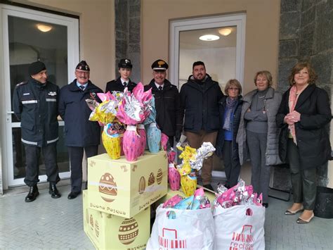 L Associazione Carabinieri Verbania Dona Le Uova Di Pasqua Ai Bambini