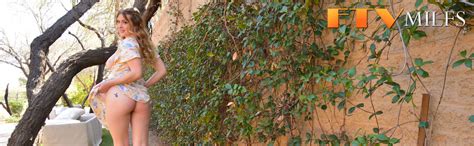 Lindsay Lee Stripping And Toying Her Perfect Pussy Outdoors