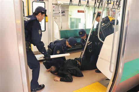 電車内に「刃物の不審者」 川越署とjrが制圧などの対応訓練：東京新聞 Tokyo Web