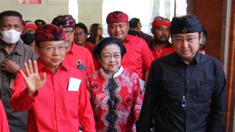 Kenakan Batik Merah Bermotif Banteng, Megawati Hadiri Konsolidasi PDIP di Bali