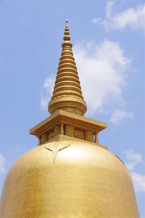 Templo De Oro De Dambulla Sri Lanka Stupa Budista Del Dagoba Foto De