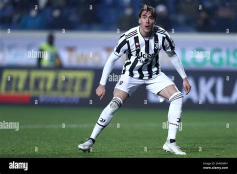 Dusan Vlahovic De Juventus Fc Regarde Pendant La Série Un Match Entre