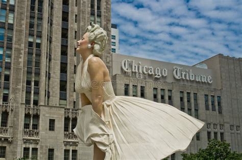 Marilyn Monroe Statue in Chicago Editorial Photo - Image of iconic ...