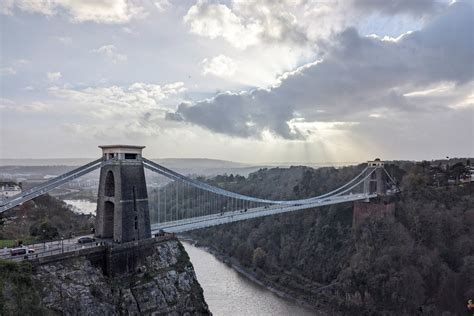 Uk Begins Manhunt After Suitcases With ‘human Remains Found On Landmark Bridge South China