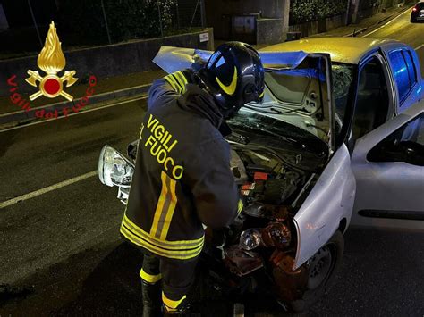 Fino Mornasco Violento Frontale Sulla Strada Per Socco Auto Distrutte