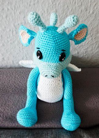 Amigurumi Drache Drachi häkeln Schritt für Schritt Anleitung