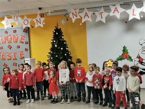 SPETTACOLO DI NATALE Giardino D Infanzia Delfino Blu