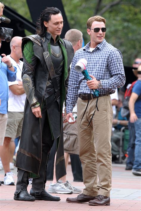 Cuánto mide Tom Hiddleston Altura Real height