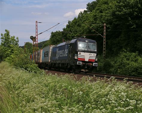 Mit Containerzug In Fahrtrichtung S Den Bahnbilder De