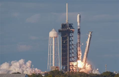 Spacex Launches Falcon 9 Rocket From Kennedy Space Center On 1st