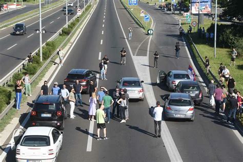 Zavr Ena Protestna Auto Blokada Dela Opozicije U Beogradu I Novom Sadu