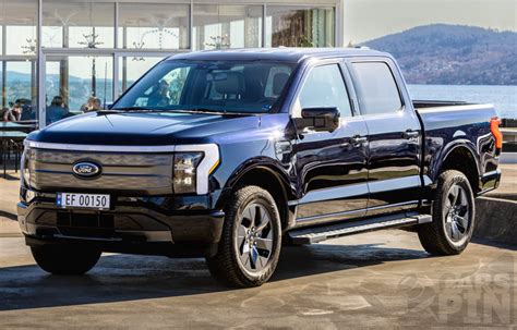 Электромобиль 2022 Ford F 150 Lightning Ev Standard Range 98 Kwh Awd Lariat Supercrew 14 е