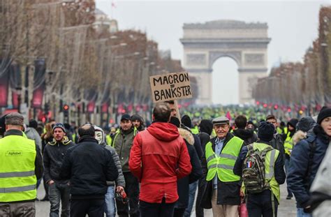 Paris Wieder Gelbwesten Proteste Polizei setzt Tränengas ein Politik