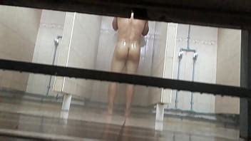 Espiando En Duchas Del Gym XVIDEOS