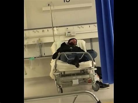 Tocándome en el hospital cerca de otros pacientes sin semen XVIDEOS