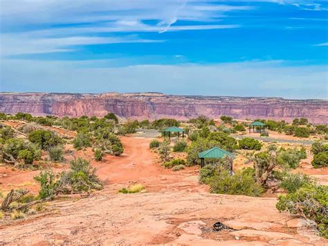 Hiking at Dead Horse Point State Park - Our Wander-Filled Life