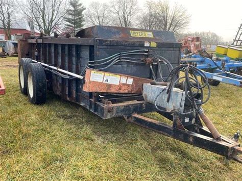 Meyers M400 Tandem Manure Spreader With Slop Gate Double Beater 1000