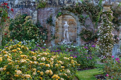 Hever Castle On Twitter The Gardeners Have Been Hard At Work In The