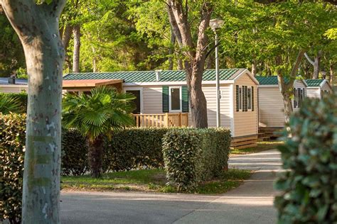 Campsite La Marina De Canet Les Peupliers Le Bosquet In Languedoc