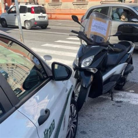 Scooter Centra Una Donna Col Passeggino Tragedia Sfiorata A Messina