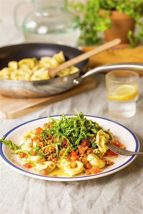 Tortelloni med spinat ricotta og salsicciakjøttdeig Oppskrift