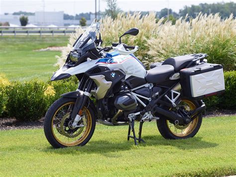 A 2 500 Mile Review Of The 2019 Bmw R 1250 Gs Motorcyclist