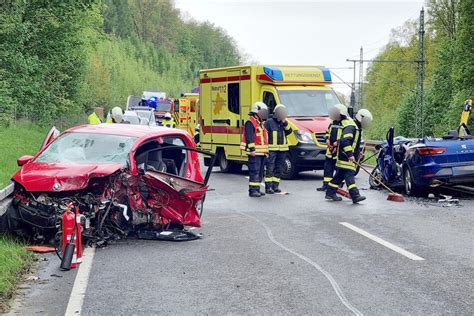 Heftiger Frontal Crash bei Flöha Straße voll gesperrt