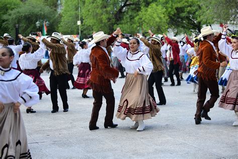 Rompe Monterrey Récord Guinness del Baile Folclórico Mexicano más