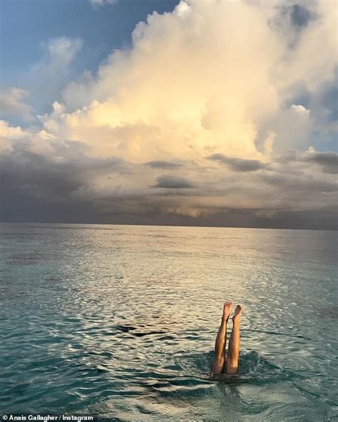 Ana S Gallagher Shows Off Her Toned Abs In A Skimpy Patterned Bikini Daily Mail Online