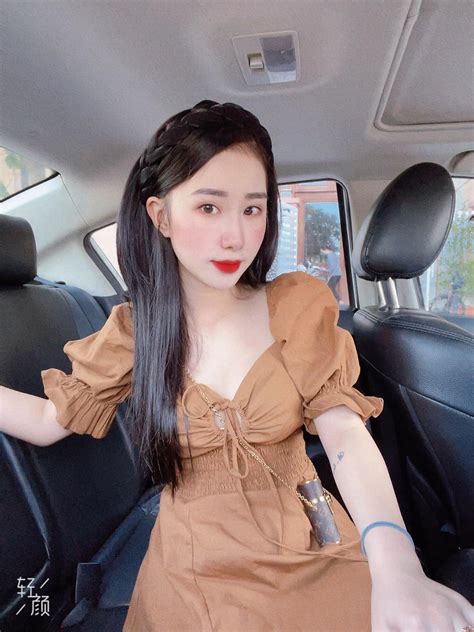 Cận cảnh nhan sắc cô nàng hot girl Việt siêu vòng một đang được CĐM ca tụng tranh nhau nhận