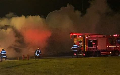 Foto Un Tir A Fost Cuprins De Fl C Ri Pe Autostrada A Sebe Deva