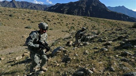 Anschläge in Afghanistan Extremisten töten fünf Nato Soldaten DER