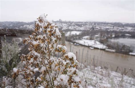 Erster Schnee Des Jahres Sorgt F R Zaghafte Winterlandschaft