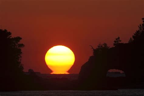 はなぐり岩の｢だるま夕日｣ By Sanzi2007 （id：2333547） 写真共有サイトphotohito