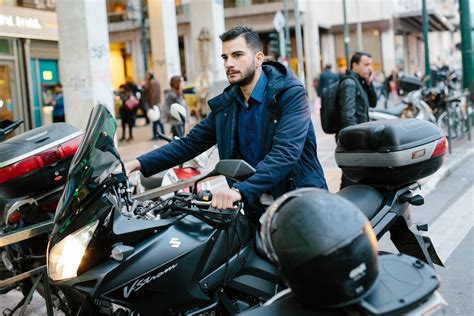 Συνέντευξη O πρώτος ανοιχτά gay Έλληνας Αστυνομικός Nantia Report