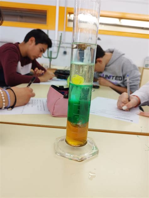 Pràctiques al laboratori de Física i Química INS de Constantí